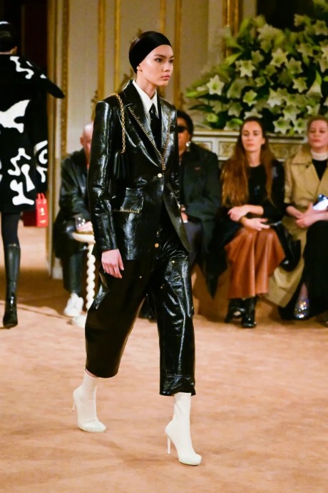 Коллекция Schiaparelli Ready-To-Wear Осень-Зима 2023-2024 Коллекция Schiaparelli Ready-To-Wear Осень-Зима 2023-2024