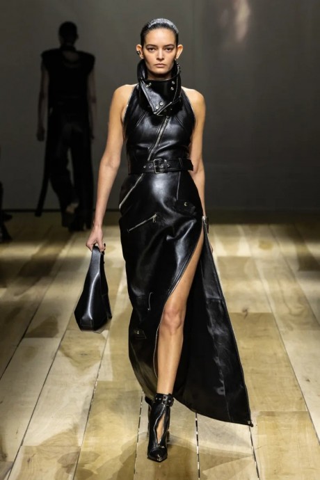Коллекция Alexander McQueen Ready-To-Wear Осень-Зима 2023-2024 Коллекция Alexander McQueen Ready-To-Wear Осень-Зима 2023-2024