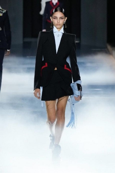 Коллекция Alexander McQueen Ready-To-Wear Весна-Лето 2025 Коллекция Alexander McQueen Ready-To-Wear Весна-Лето 2025