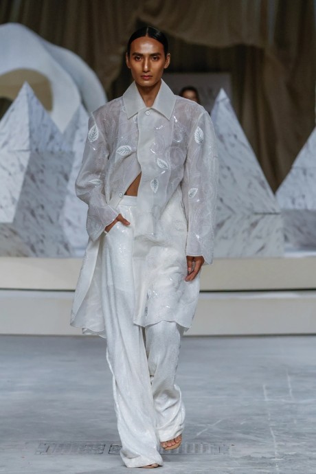 Обзор коллекции Rahul Mishra AFEW Fall 2024 Ready-to-Wear