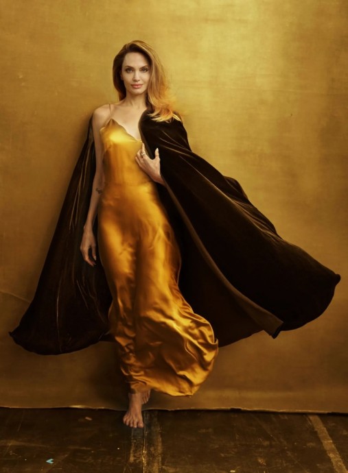 Анджелина Джоли (Angelina Jolie) в фотосессии для журнала Vogue (2023)