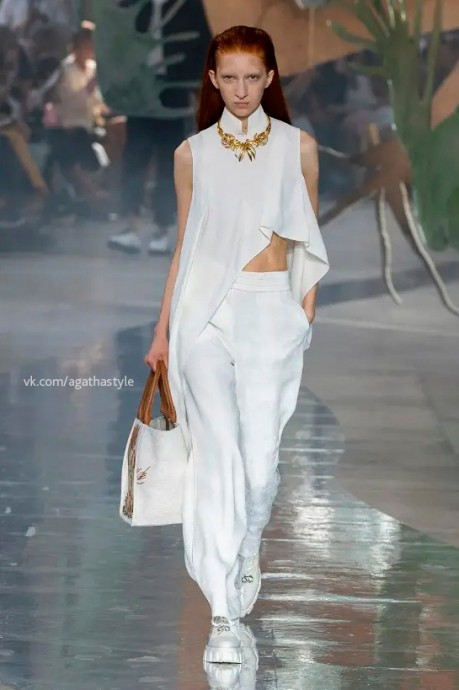 Коллекция Shiatzy Chen Ready To Wear Spring/Summer 2024 Paris Коллекция Shiatzy Chen Ready To Wear Spring/Summer 2024 Paris