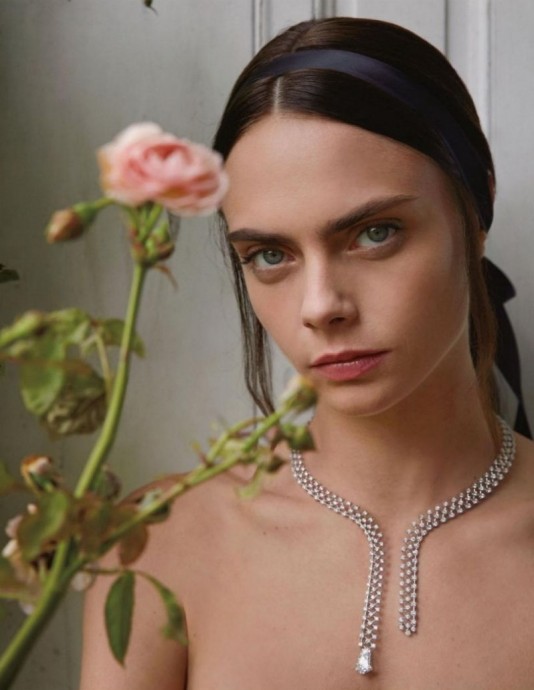 Кара Делевинь (Cara Delevingne) в фотосессии для журнала Vogue Japan