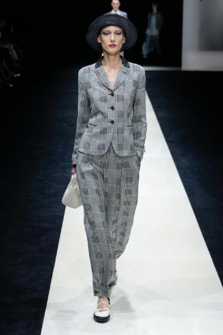 Коллекция Emporio Armani Ready-To-Wear Весна-Лето 2025