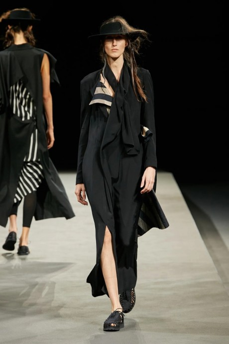 Коллекция Yohji Yamamoto Ready-To-Wear 2023