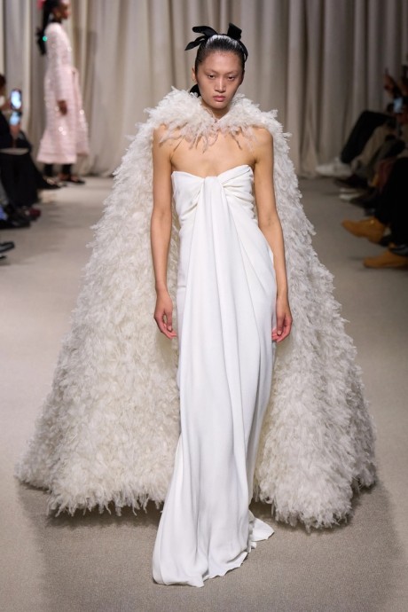 Обзор коллекции Giambattista Valli Spring 2024 Couture