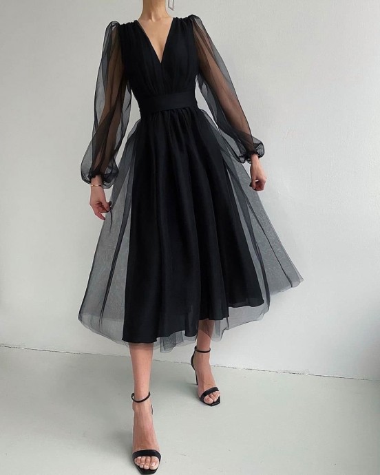 Черный цвет в нарядном платье и костюме