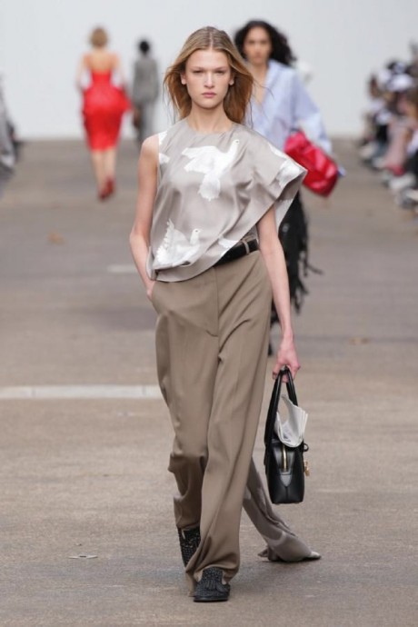 Коллекция Stella McCartney Ready-To-Wear Весна-Лето 2025 Коллекция Stella McCartney Ready-To-Wear Весна-Лето 2025
