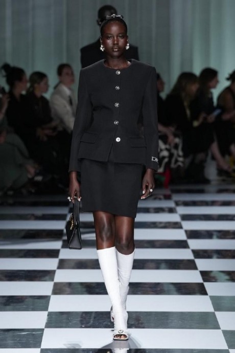 Коллекция Versace Ready-To-Wear Весна-Лето 2024