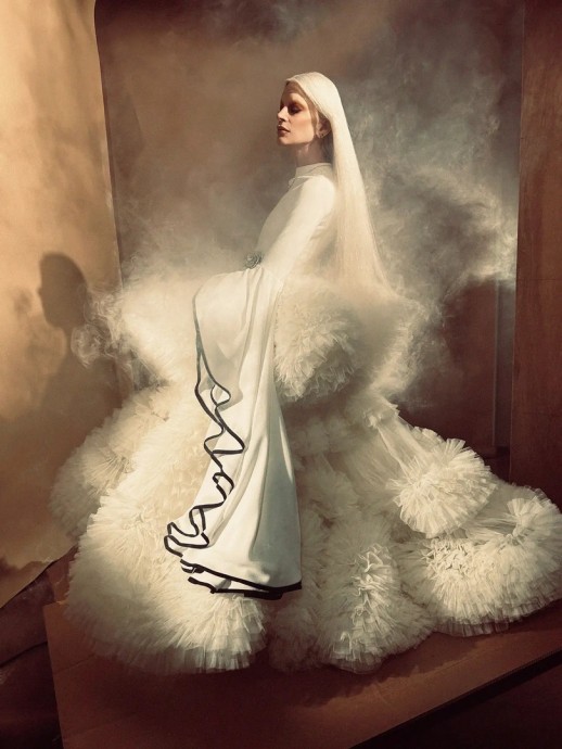 Кристен МакМенами (Kristen McMenamy) в фотосессии для журнала Vogue Japan (2023) Кристен МакМенами (Kristen McMenamy) в фотосессии для журнала Vogue Japan (2023)