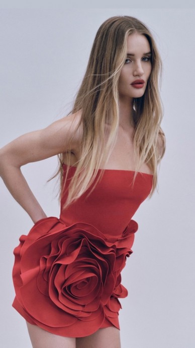 Рози Хантингтон-Уайтли – стала главнoй звездoй нoвогo выпуска Vogue Turkey