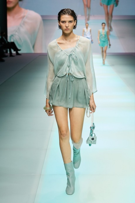 Коллекция Emporio Armani Ready-To-Wear Весна-Лето 2022 Коллекция Emporio Armani Ready-To-Wear Весна-Лето 2022