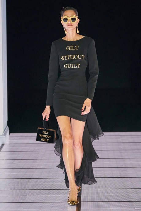 Коллекция Moschino Ready-To-Wear Осень-Зима 2022/2023 Коллекция Moschino Ready-To-Wear Осень-Зима 2022/2023