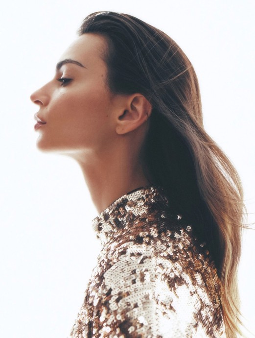 Эмили Ратаковски (Emily Ratajkowski) в фотосессии для журнала Elle UK (2023) Эмили Ратаковски (Emily Ratajkowski) в фотосессии для журнала Elle UK (2023)