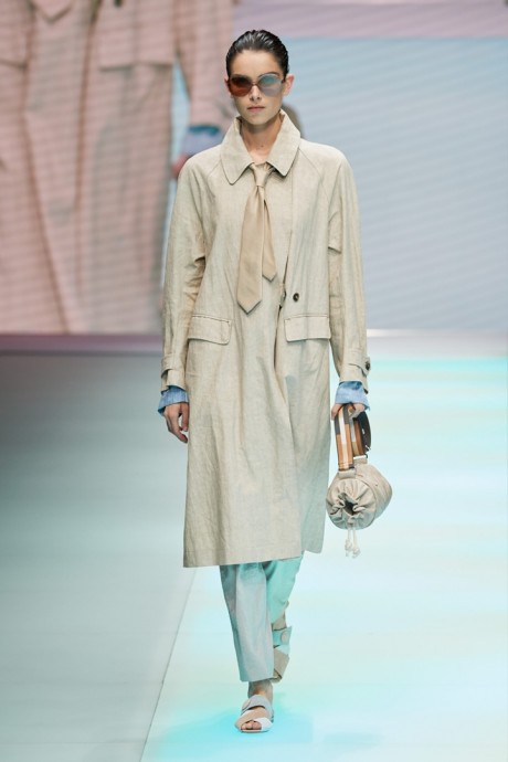 Коллекция Emporio Armani Ready-To-Wear Весна-Лето 2022 Коллекция Emporio Armani Ready-To-Wear Весна-Лето 2022