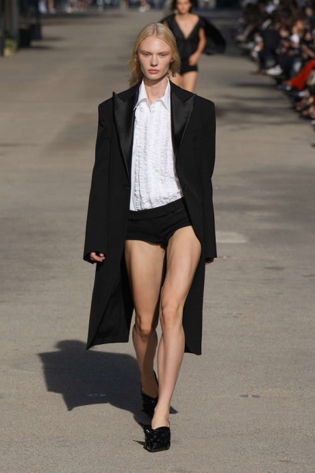 Коллекция Stella Mccartney Ready-To-Wear Весна-Лето 2024 Коллекция Stella Mccartney Ready-To-Wear Весна-Лето 2024
