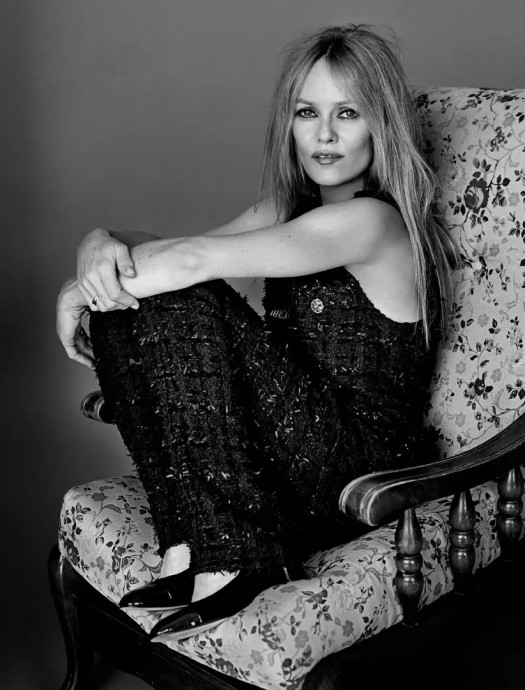 Ванесса Паради (Vanessa Paradis) в фотосессии для журнала Harper’s Bazaar France (2023) Ванесса Паради (Vanessa Paradis) в фотосессии для журнала Harper’s Bazaar France (2023)