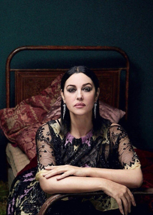 Шикарная Моника Беллучи для Elle Italia, December 2017 Шикарная Моника Беллучи для Elle Italia, December 2017