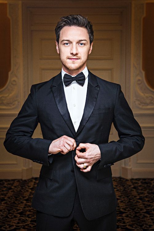 Look! Строгий мужской стиль актера James McAvoy!