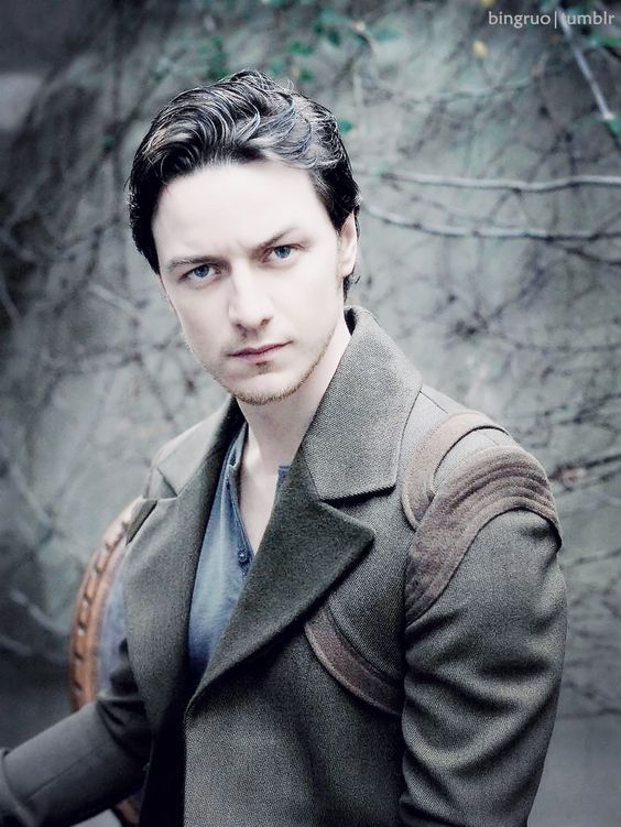 Look! Строгий мужской стиль актера James McAvoy!