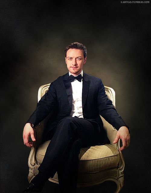 Look! Строгий мужской стиль актера James McAvoy!