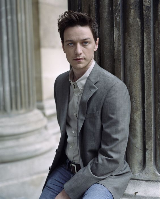 Look! Строгий мужской стиль актера James McAvoy!