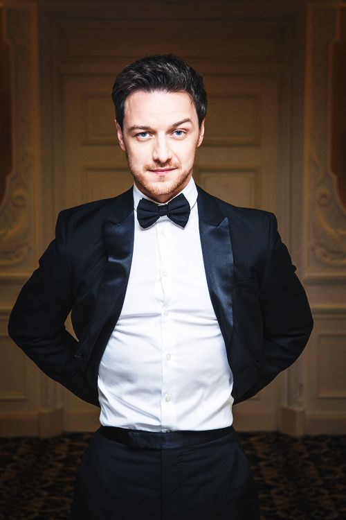 Look! Строгий мужской стиль актера James McAvoy!