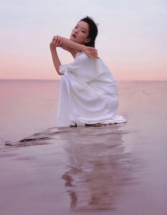 Ду Цзюань (Du Juan) в фотосессии для журнала Elle China (2023) Ду Цзюань (Du Juan) в фотосессии для журнала Elle China (2023)