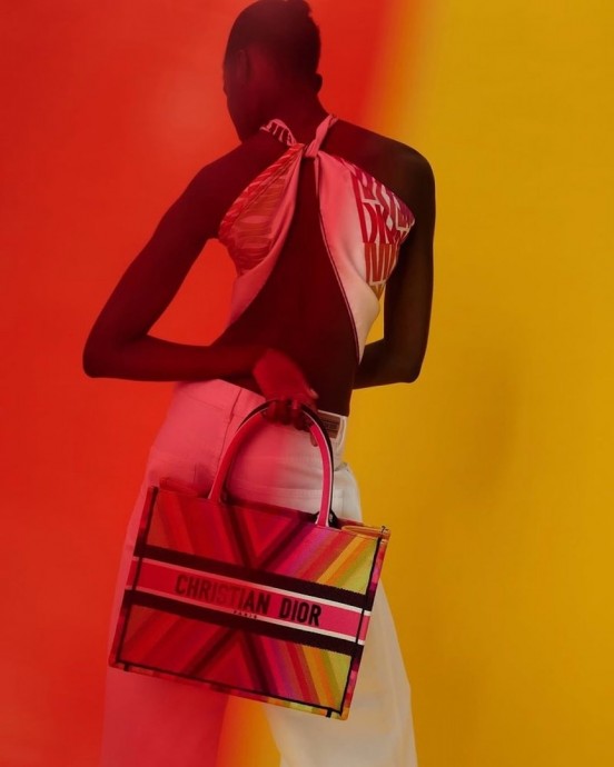 Коллекция «Мисс Диор» от Dior Cruise 2025 в журнале Dior Magazine