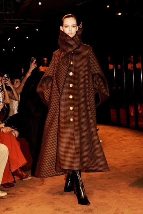 Коллекция Schiaparelli Ready-To-Wear Осень-Зима 2025-2026 Коллекция Schiaparelli Ready-To-Wear Осень-Зима 2025-2026