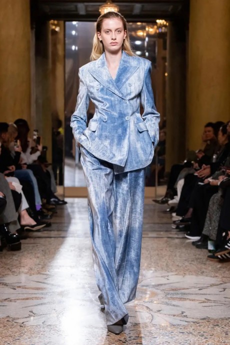 Коллекция Ermanno Scervino Ready-To-Wear Осень-Зима 2023 Коллекция Ermanno Scervino Ready-To-Wear Осень-Зима 2023