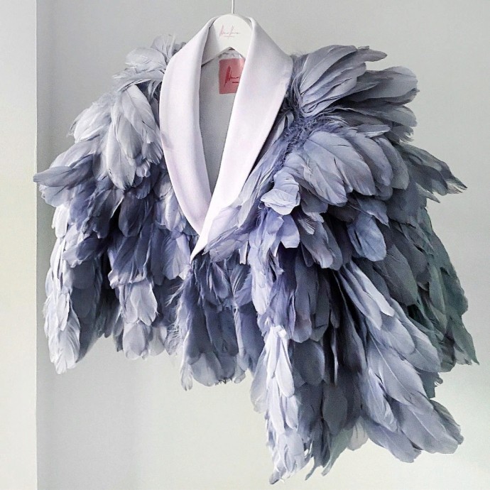 Одежда из перьев от «Mihano Momosa»