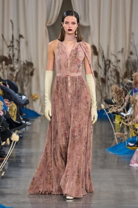 Коллекция Sarawong Ready-To-Wear Fall/Winter 2024 Milan Коллекция Sarawong Ready-To-Wear Fall/Winter 2024 Milan