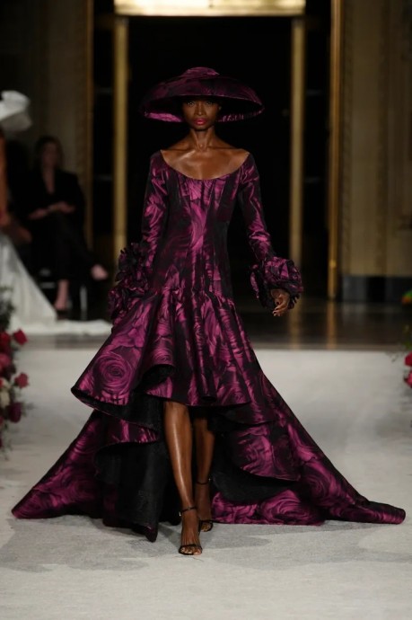 Коллекция Christian Siriano Ready-To-Wear Осень-Зима 2023 Коллекция Christian Siriano Ready-To-Wear Осень-Зима 2023