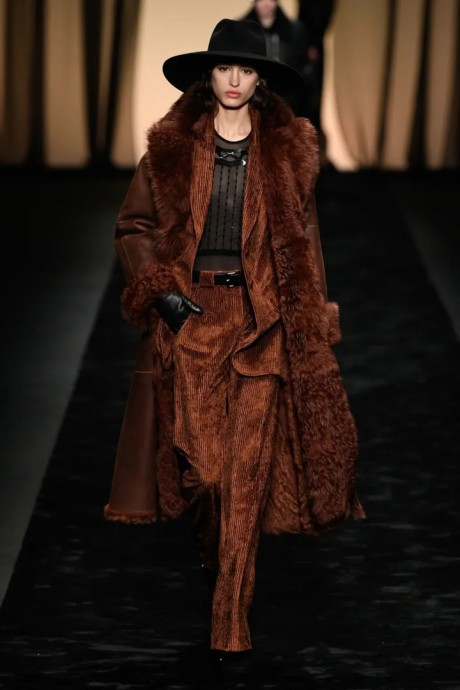Коллекция Alberta Ferretti Ready-To-Wear Осень-Зима 2023 Коллекция Alberta Ferretti Ready-To-Wear Осень-Зима 2023