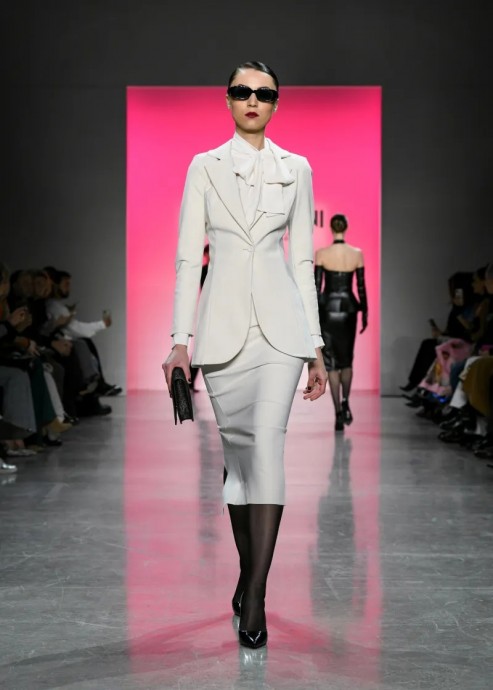 Коллекция Chiara Boni La Petite Robe Ready-To-Wear Осень-Зима 2023