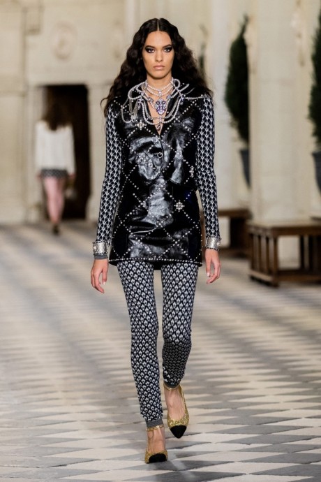 Коллекция Chanel Pre-Fall Осень-Зима 2021/2022