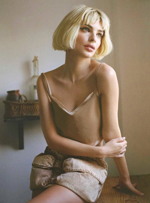 Эмили Ратаковски (Emily Ratajkowski) в фотосессии для журнала Vogue Spain (2023)