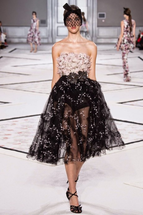 Модели коллекции Giambattista Valli Couture