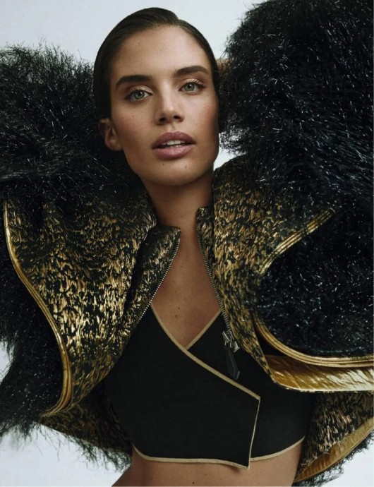 Сара Сампайо (Sara Sampaio) в фотосессии для журнала Elle Spain (2023) Сара Сампайо (Sara Sampaio) в фотосессии для журнала Elle Spain (2023)