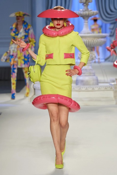 Коллекция Moschino Ready-To-Wear Весна-Лето 2023