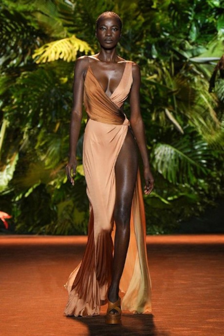 Коллекция Roberto Cavalli Ready-To-Wear Весна-Лето 2024 Коллекция Roberto Cavalli Ready-To-Wear Весна-Лето 2024