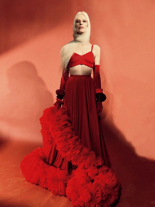 Кристен МакМенами (Kristen McMenamy) в фотосессии для журнала Vogue Japan (2023)
