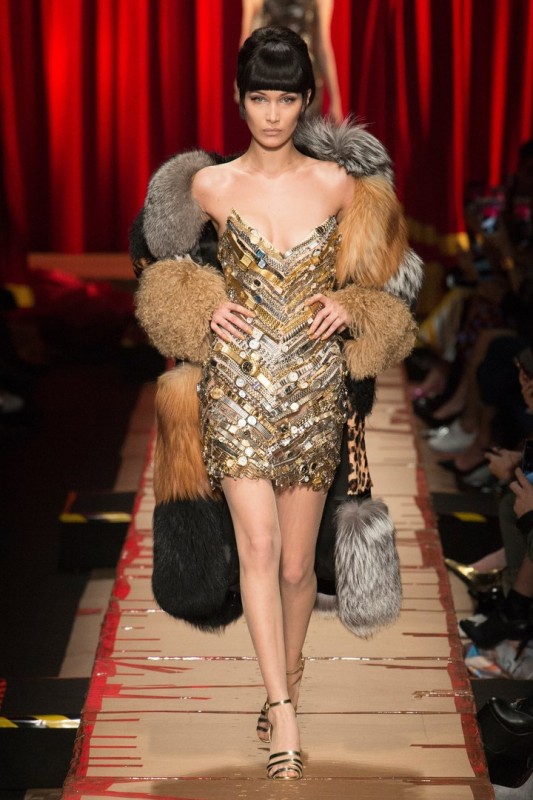 Модели коллекции Moschino Модели коллекции Moschino