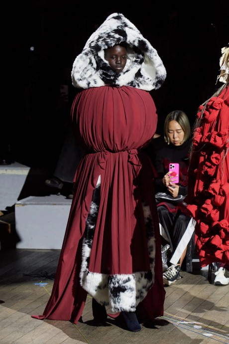 Осенняя коллекция Comme des Garçons 2023 ready-to-wear