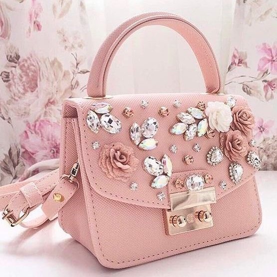 Розовые сумочки