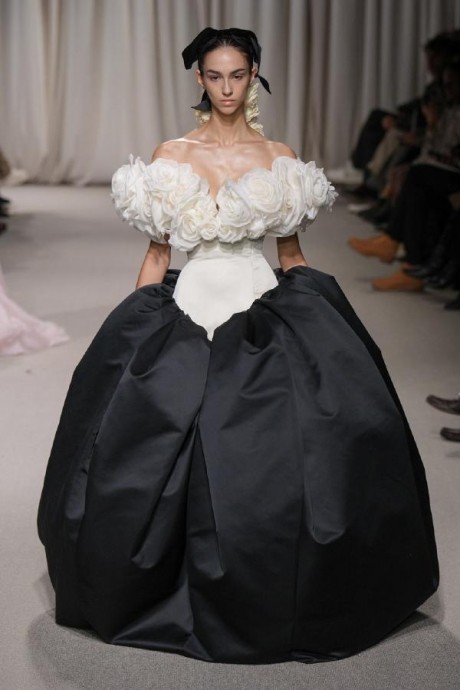 Коллекция Giambattista Valli Haute Couture Весна-Лето 2024 Коллекция Giambattista Valli Haute Couture Весна-Лето 2024