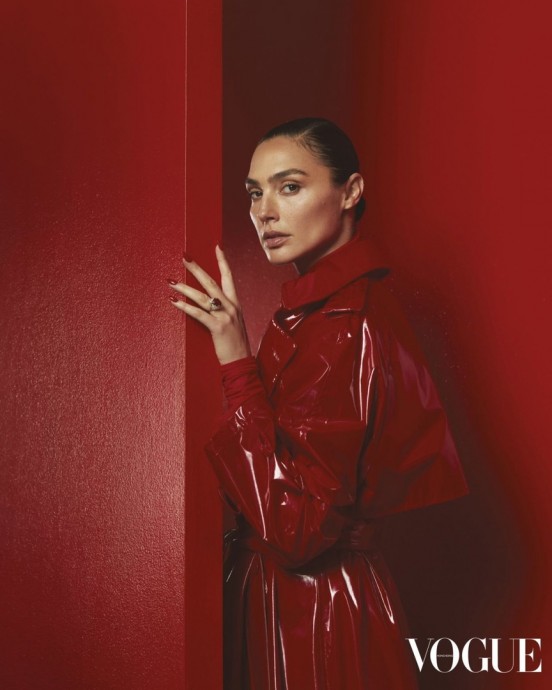 Галь Гадот (Gal Gadot) в фотосессии для журнала Vogue Hong Kong (2023)