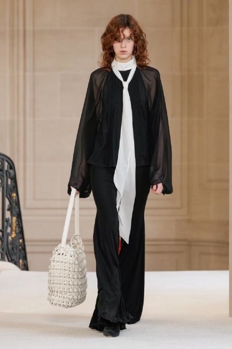 Коллекция Giambattista Valli Ready-To-Wear Осень-Зима 2025-2026 Коллекция Giambattista Valli Ready-To-Wear Осень-Зима 2025-2026