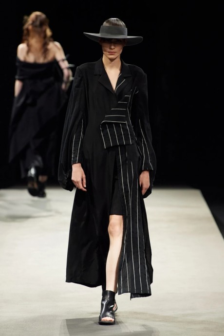 Коллекция Yohji Yamamoto Ready-To-Wear 2023